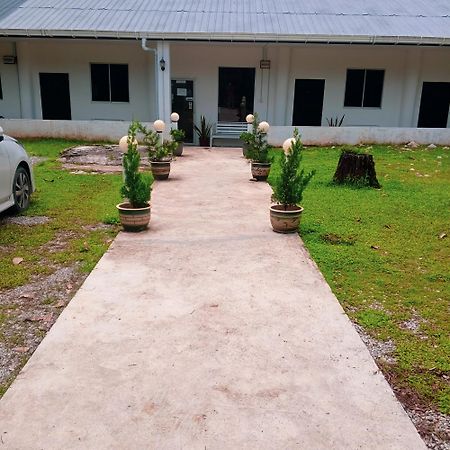 Sukau Tomanggong View Bed & Breakfast Екстер'єр фото